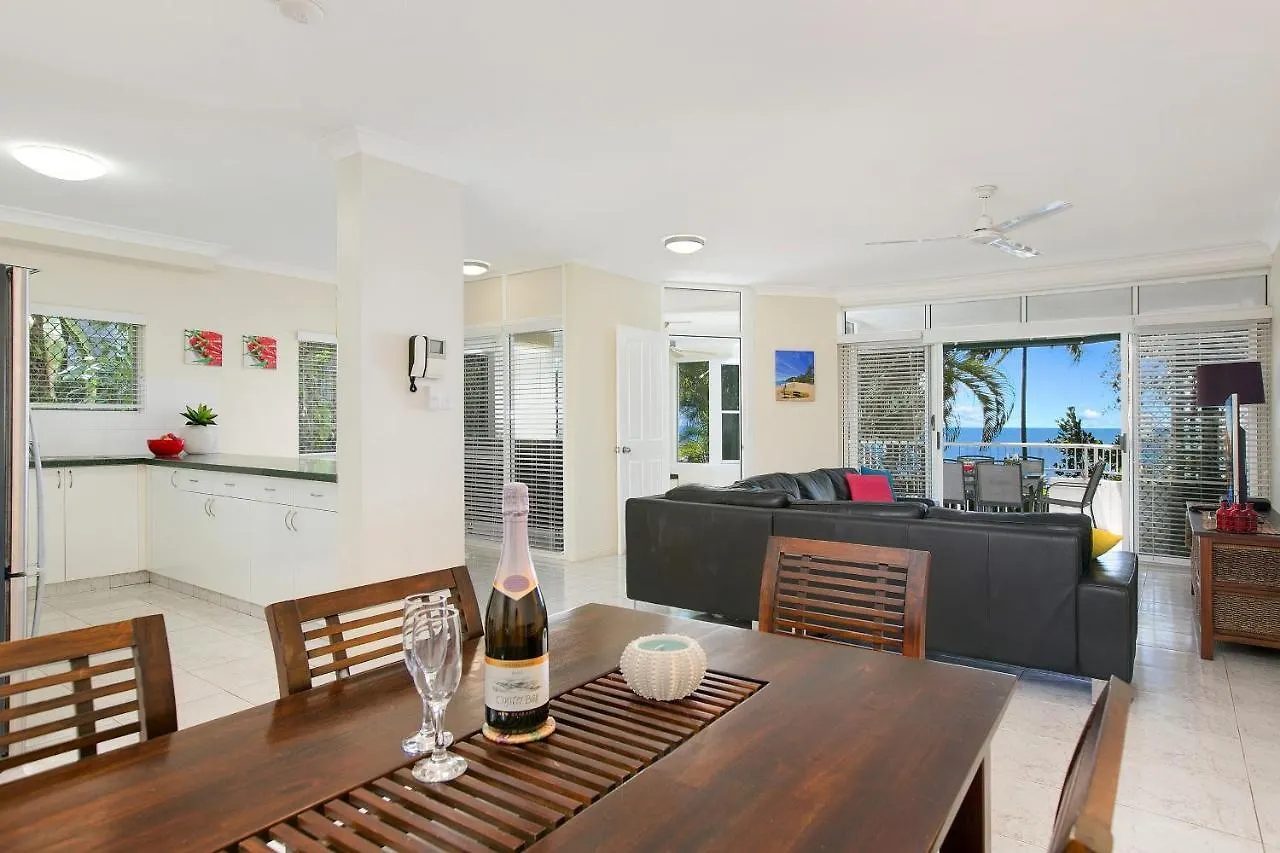 The Beach House 3Br Waterfront Apartment, Own Wifi トリニティービーチ アパート